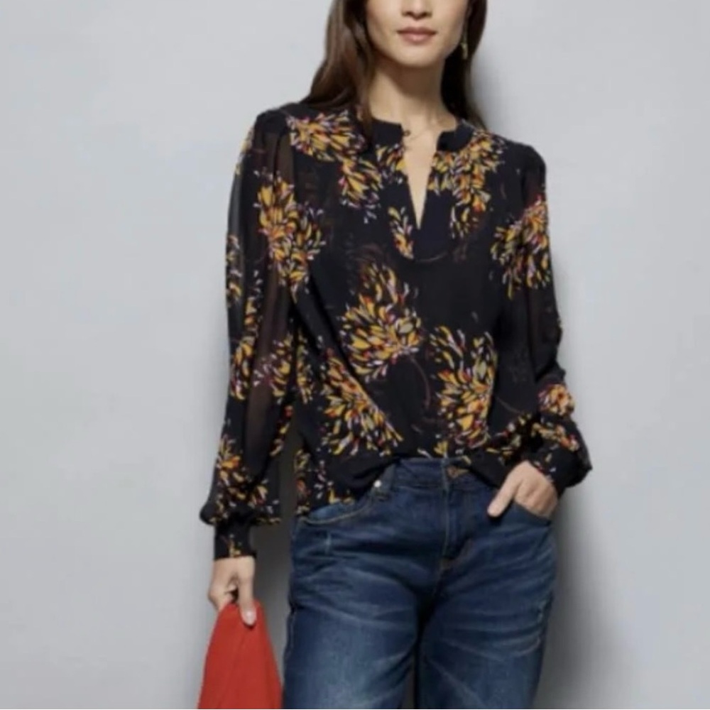 CAbi Fiesta Blouse. Size M. Beautiful Details.